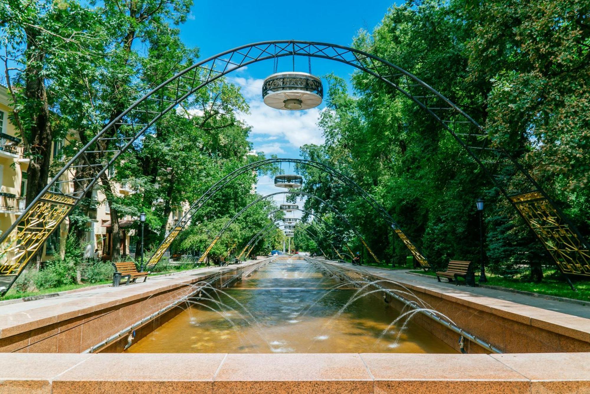 Nadezhda Apartments On Kabanbay Batyr 122 Almaty Luaran gambar